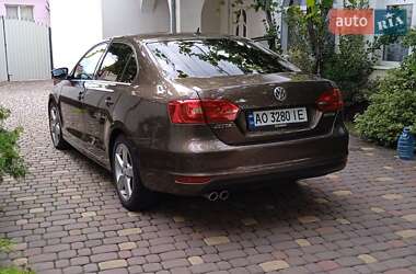 Седан Volkswagen Jetta 2012 в 