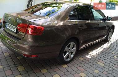 Седан Volkswagen Jetta 2012 в 