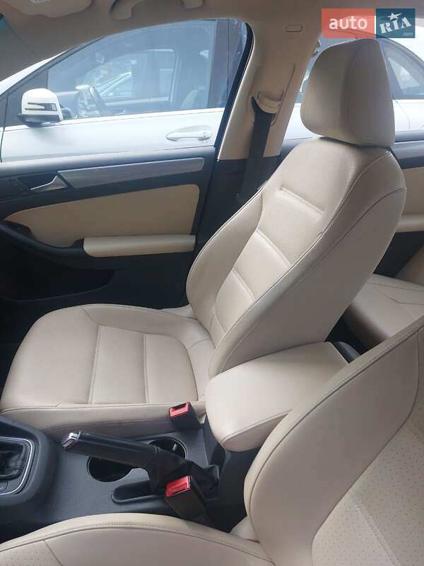 Седан Volkswagen Jetta 2016 в Одесі