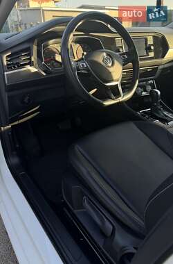 Седан Volkswagen Jetta 2018 в 