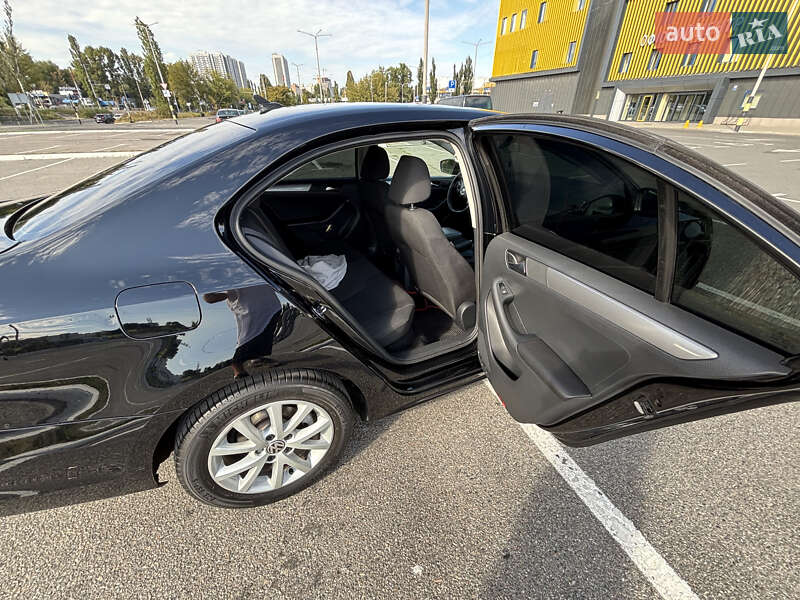 Седан Volkswagen Jetta 2015 в Києві