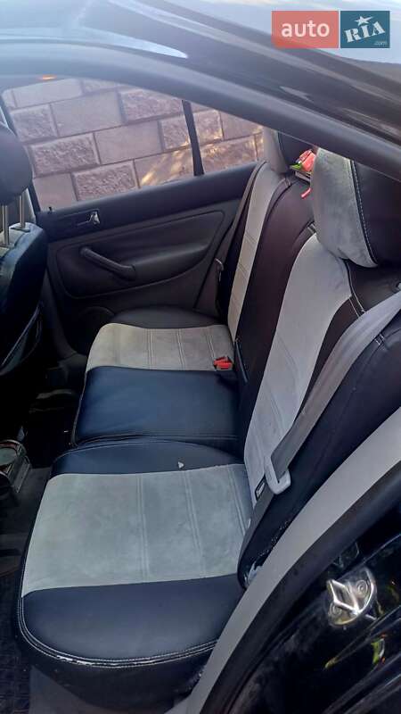 Седан Volkswagen Jetta 2001 в Ровно