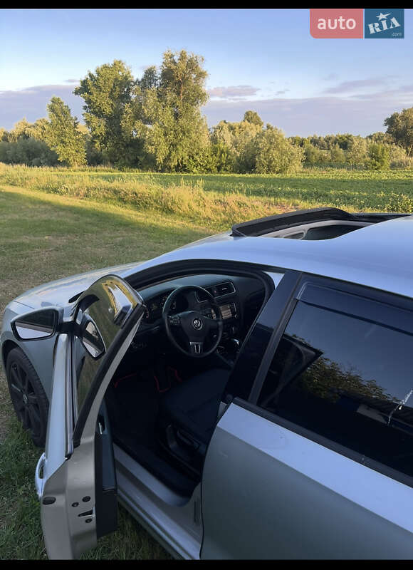 Седан Volkswagen Jetta 2010 в Борисполі