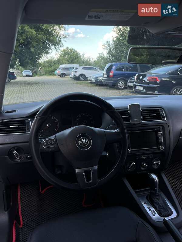 Седан Volkswagen Jetta 2010 в Борисполі