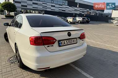 Седан Volkswagen Jetta 2011 в 