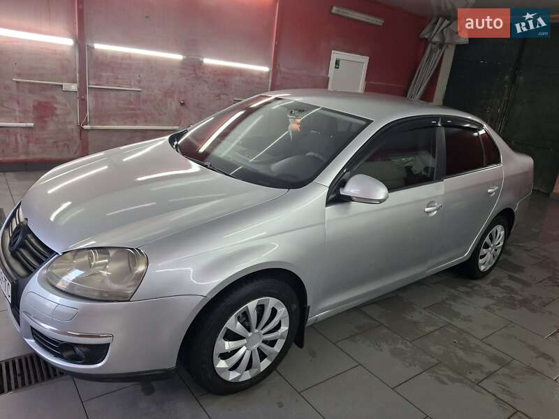 Седан Volkswagen Jetta 2008 в Авангарде
