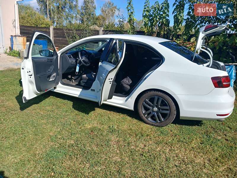 Седан Volkswagen Jetta 2016 в Киеве