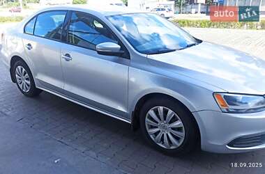 Седан Volkswagen Jetta 2011 в 