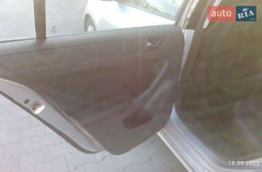 Седан Volkswagen Jetta 2011 в 