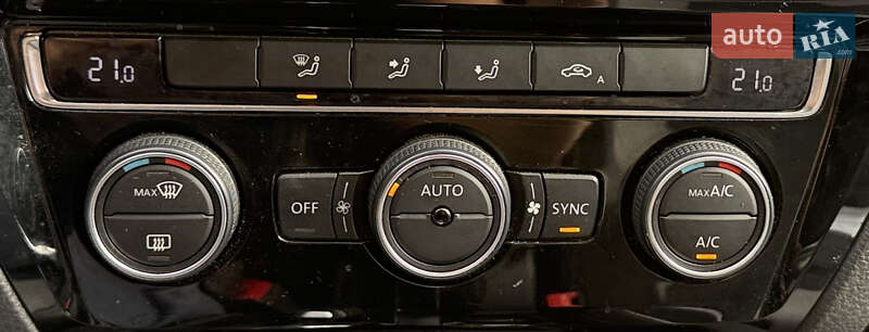 Седан Volkswagen Jetta 2016 в Киеве