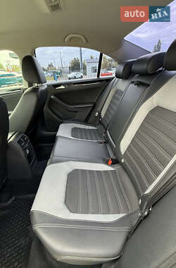 Седан Volkswagen Jetta 2016 в 