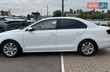 Седан Volkswagen Jetta 2016 в 