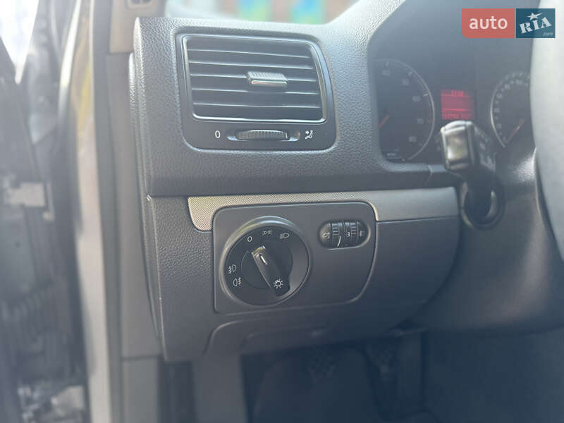 Седан Volkswagen Jetta 2007 в Рівному