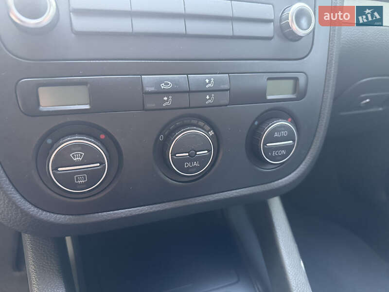 Седан Volkswagen Jetta 2007 в Рівному