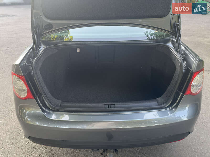 Седан Volkswagen Jetta 2007 в Рівному