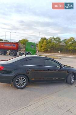 Седан Volkswagen Jetta 2013 в 