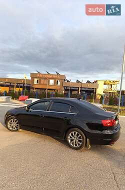 Седан Volkswagen Jetta 2013 в 