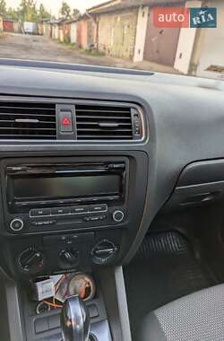 Седан Volkswagen Jetta 2013 в 