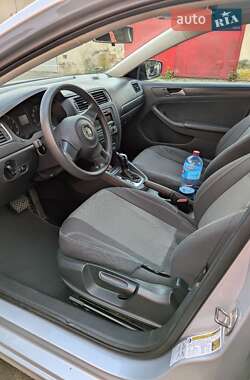 Седан Volkswagen Jetta 2013 в 
