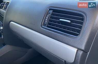 Седан Volkswagen Jetta 2011 в 