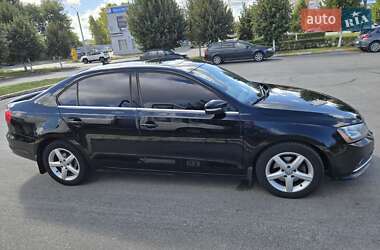 Седан Volkswagen Jetta 2015 в 