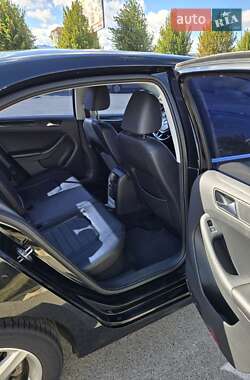 Седан Volkswagen Jetta 2015 в 