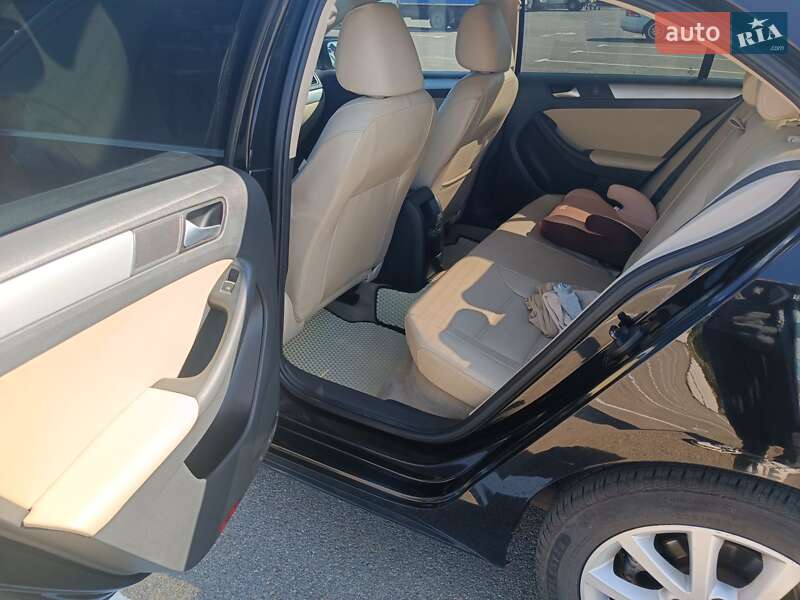 Седан Volkswagen Jetta 2013 в Кривому Розі