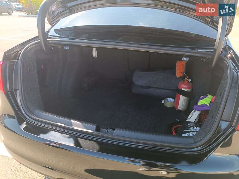 Седан Volkswagen Jetta 2013 в Кривому Розі