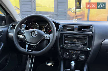 Седан Volkswagen Jetta 2014 в 