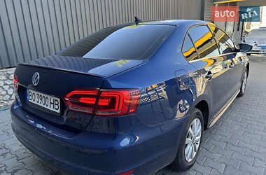 Седан Volkswagen Jetta 2013 в 