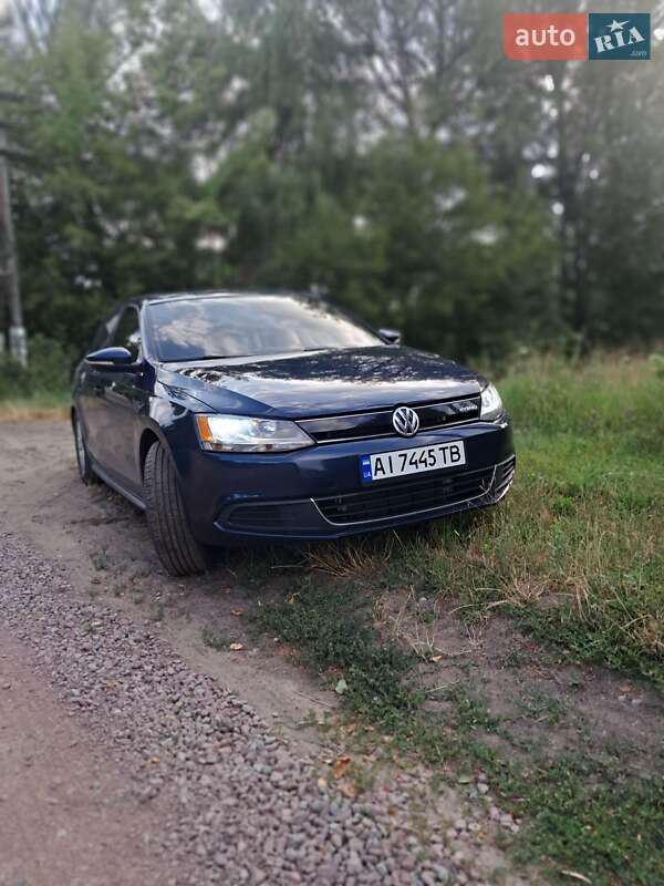 Седан Volkswagen Jetta 2013 в 