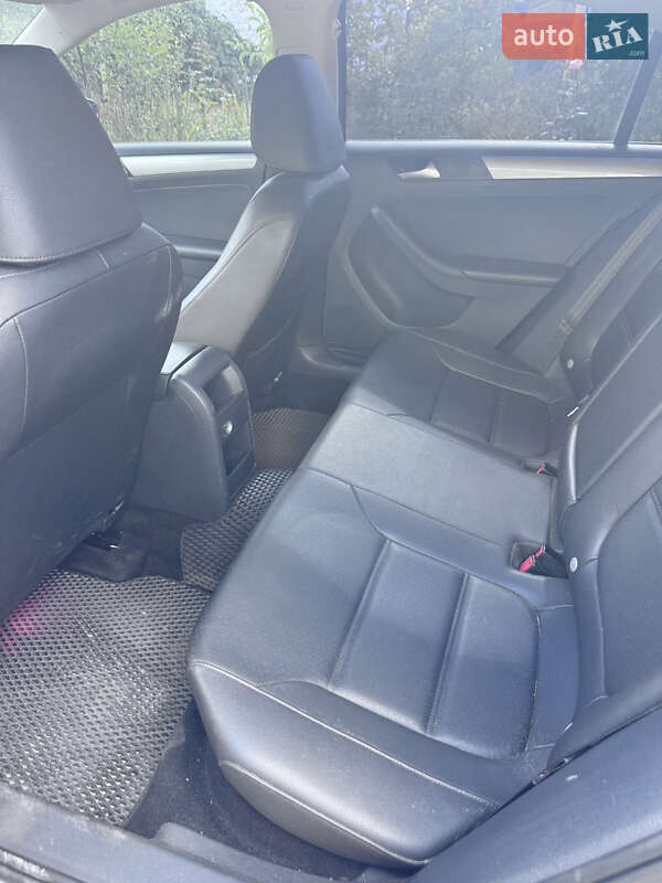 Седан Volkswagen Jetta 2016 в Новомосковську