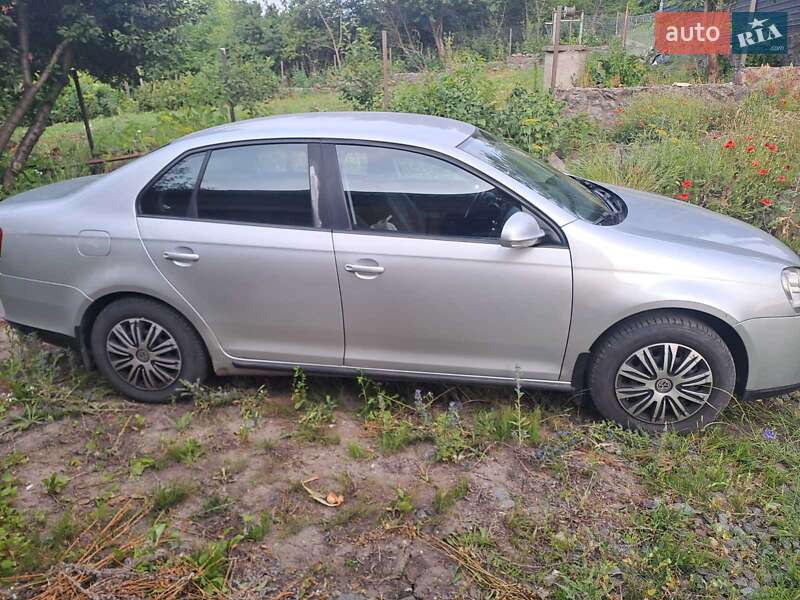 Седан Volkswagen Jetta 2006 в Хмельницком