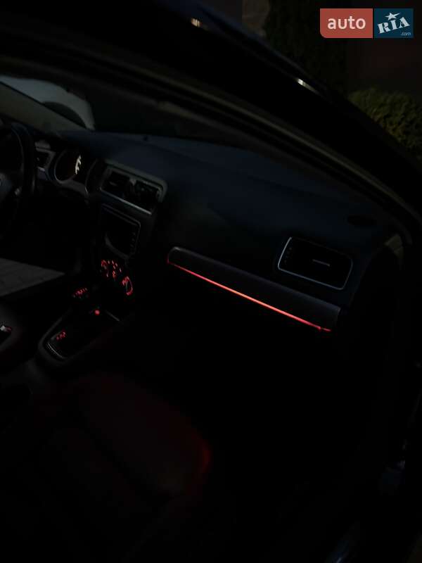 Седан Volkswagen Jetta 2014 в Києві фото 48 Седан Volkswagen Jetta 2014 в Києві