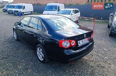 Седан Volkswagen Jetta 2010 в 