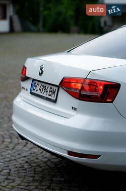Седан Volkswagen Jetta 2015 в 