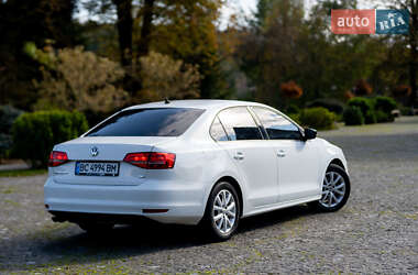 Седан Volkswagen Jetta 2015 в 