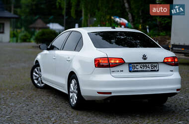 Седан Volkswagen Jetta 2015 в 