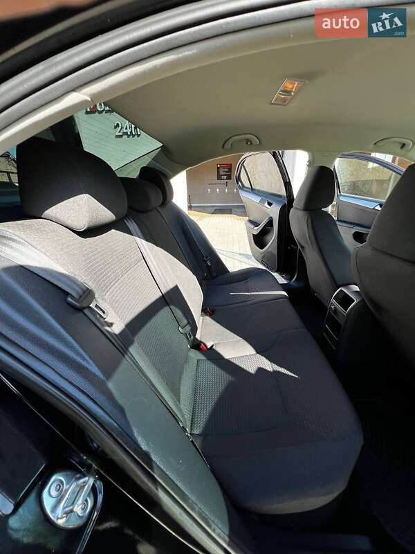 Седан Volkswagen Jetta 2016 в Львове