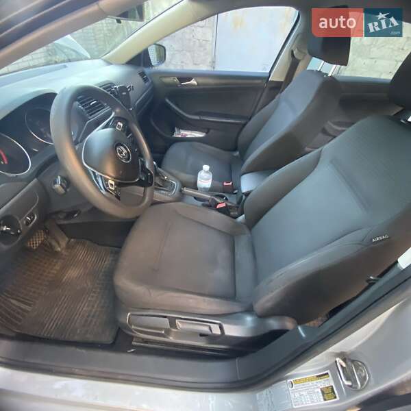 Седан Volkswagen Jetta 2015 в Києві