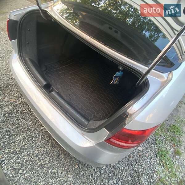 Седан Volkswagen Jetta 2015 в Києві