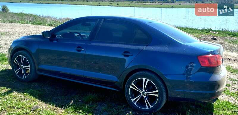 Седан Volkswagen Jetta 2013 в Долинской
