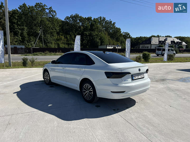 Седан Volkswagen Jetta 2018 в Чорткові