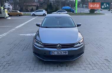 Седан Volkswagen Jetta 2013 в Львові