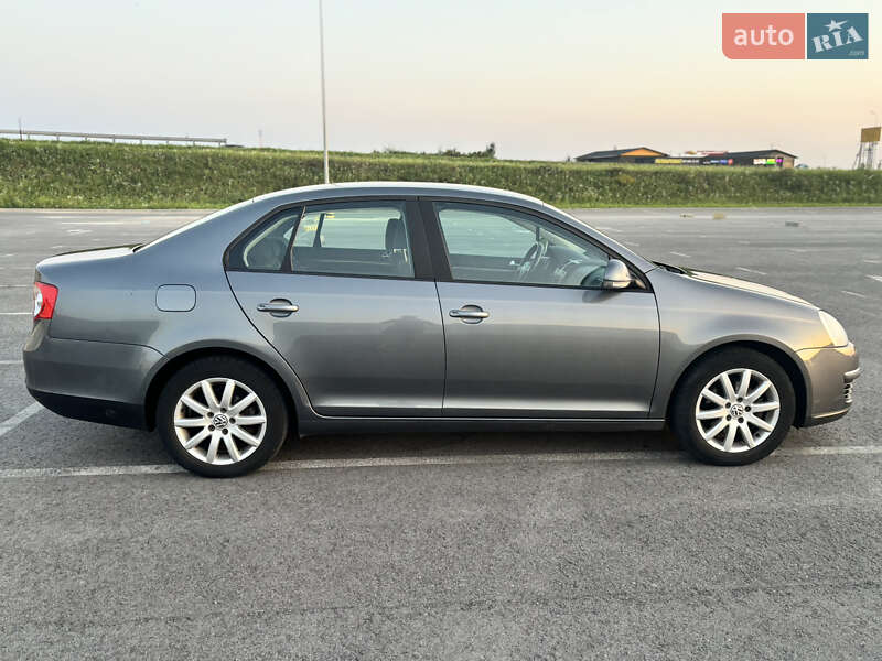 Седан Volkswagen Jetta 2007 в Львове