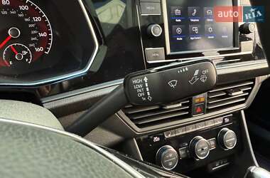 Седан Volkswagen Jetta 2020 в 
