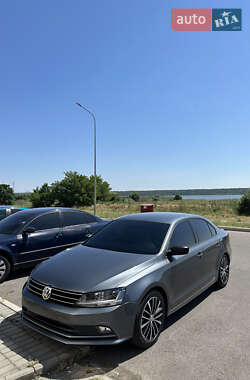 Седан Volkswagen Jetta 2016 в Миколаєві