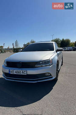 Седан Volkswagen Jetta 2015 в Дніпрі