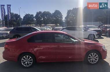 Седан Volkswagen Jetta 2014 в 