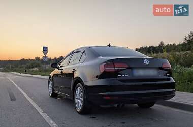 Седан Volkswagen Jetta 2016 в Львове